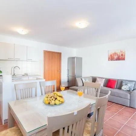 Apartman Budimir - Two Bedroom With Balcony Supetar